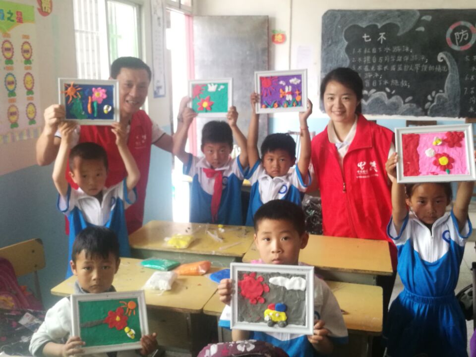 宝坪村第一书记熊钧携安庆市电