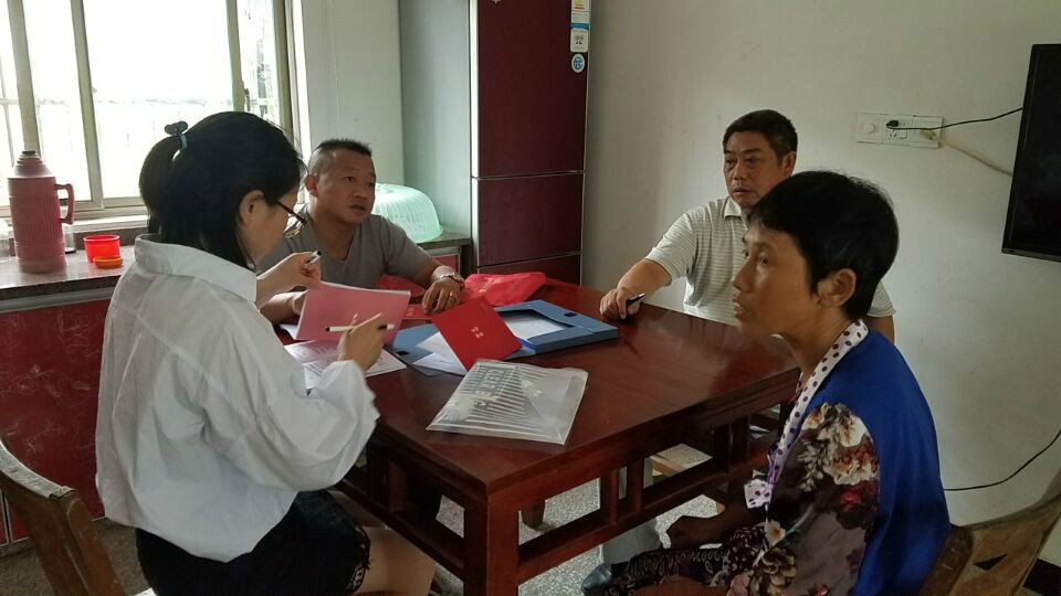 村两委入户走访