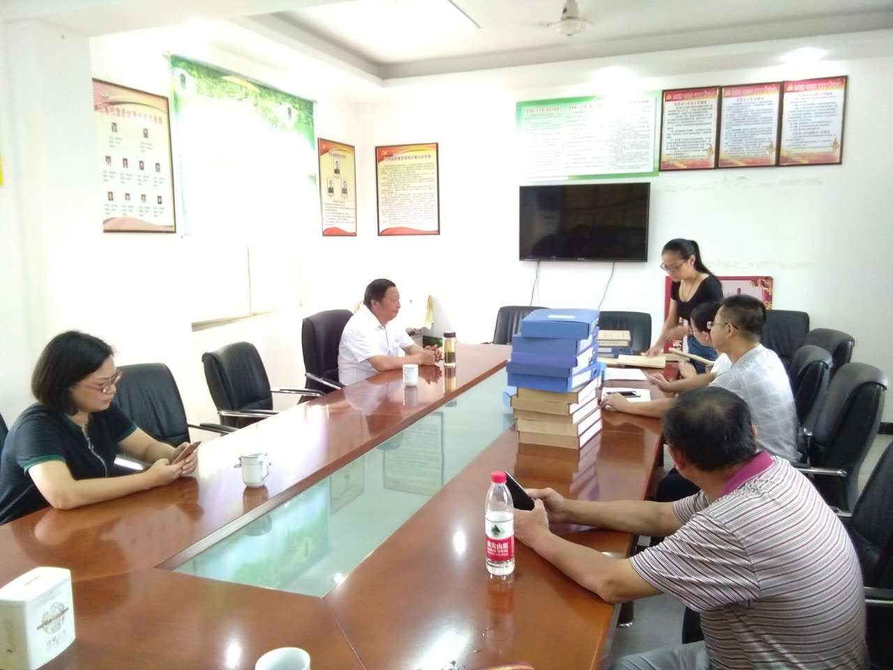 县委组织部到芭蕉村检查指导党