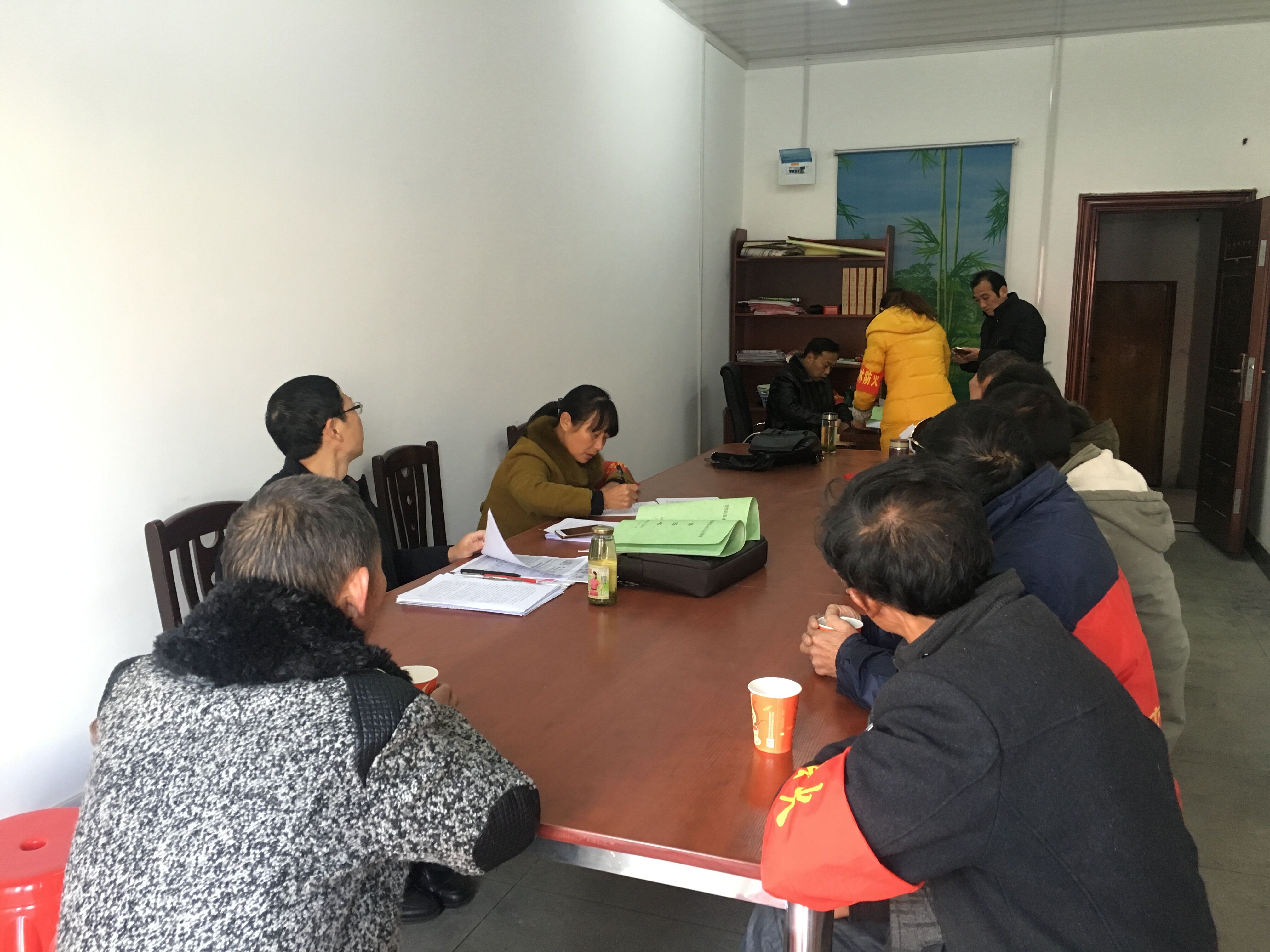 ��·��ɭ�ַ�����̬����Ա����