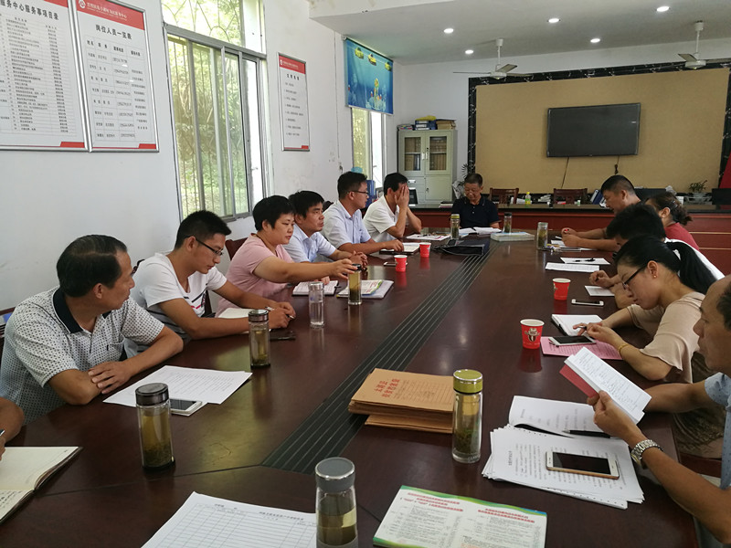 花亭湖村召开网格员会议