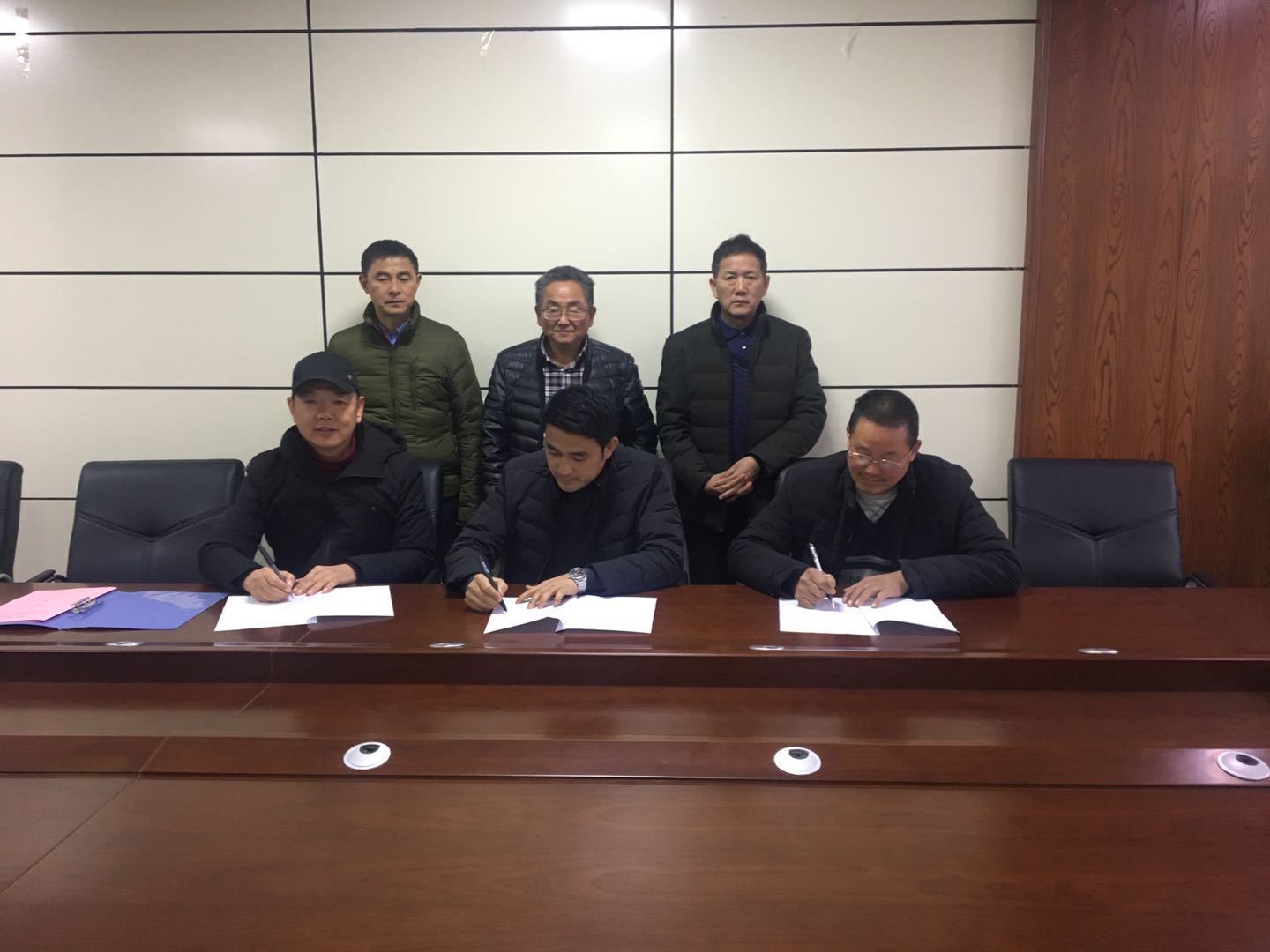 泉之道董事长赵金根与村合作社