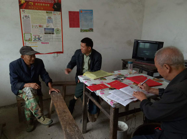 刘羊村脱贫攻坚大排查工作开展