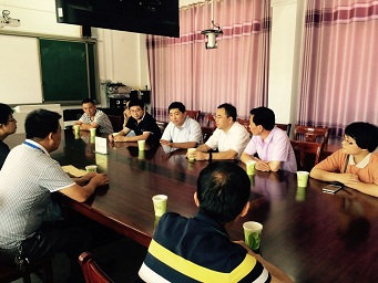 �ؿ������쵼����ǰ������Сѧ