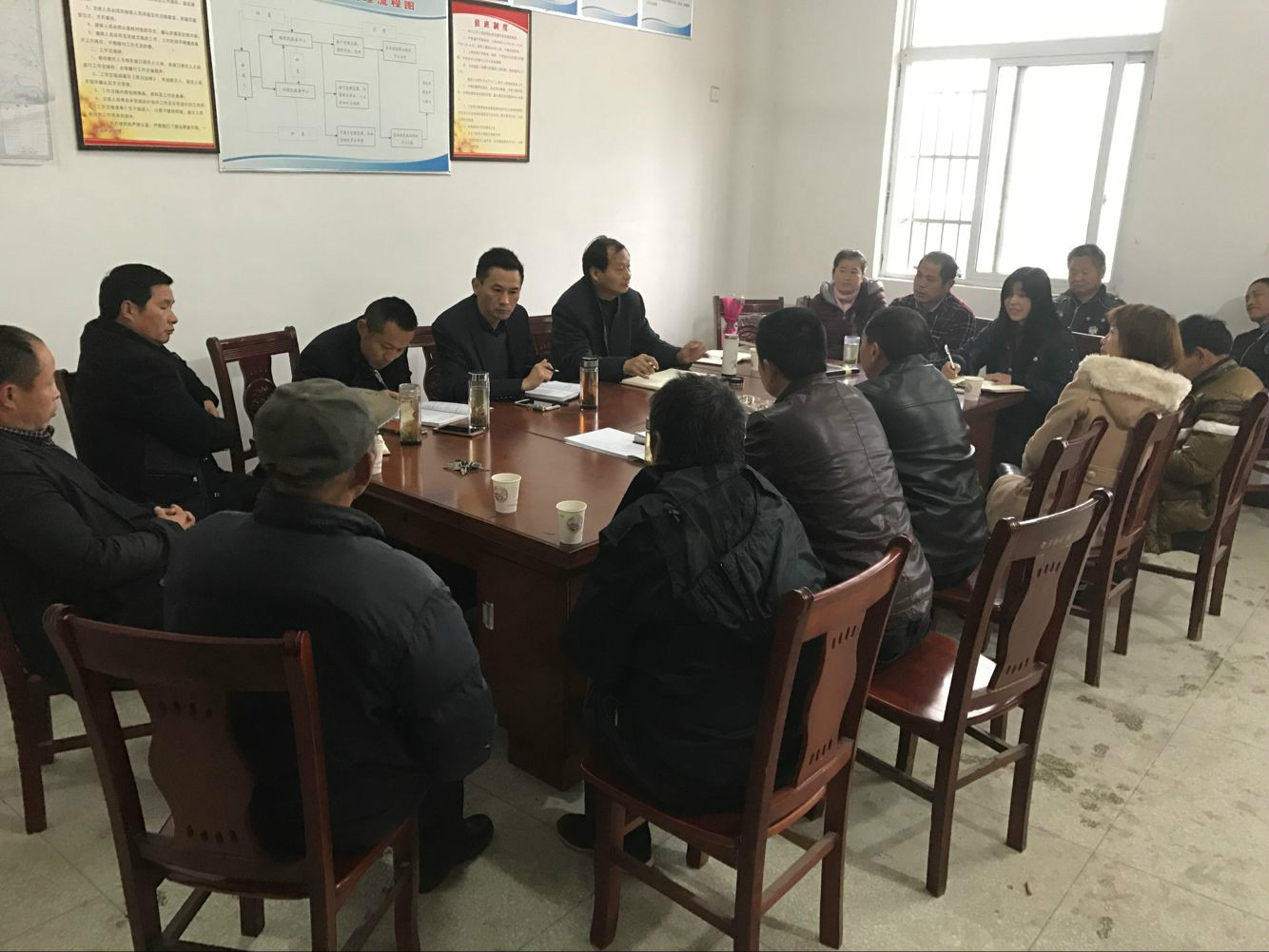 镇黄书记到龙坪村对清明节前后