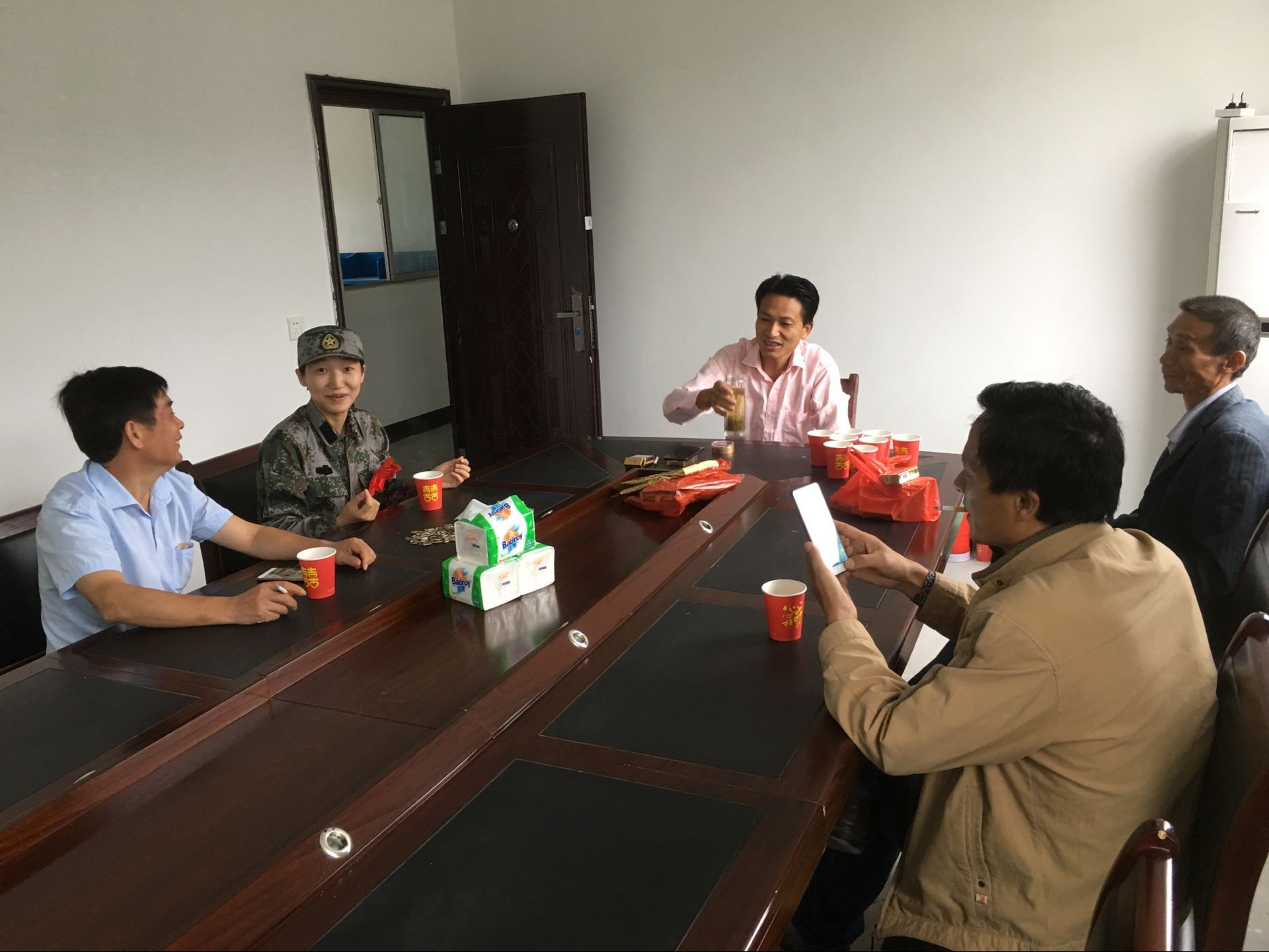 ��ͼ�´���ʮ��ӭ����һλŮ��