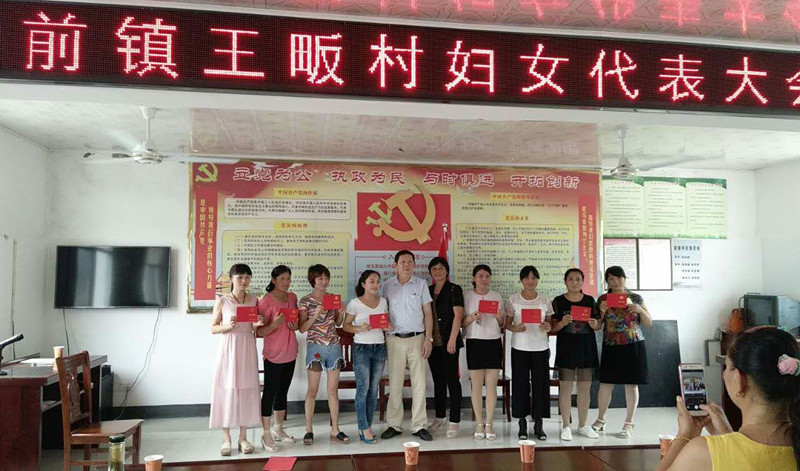 ����ٿ������������Ů����