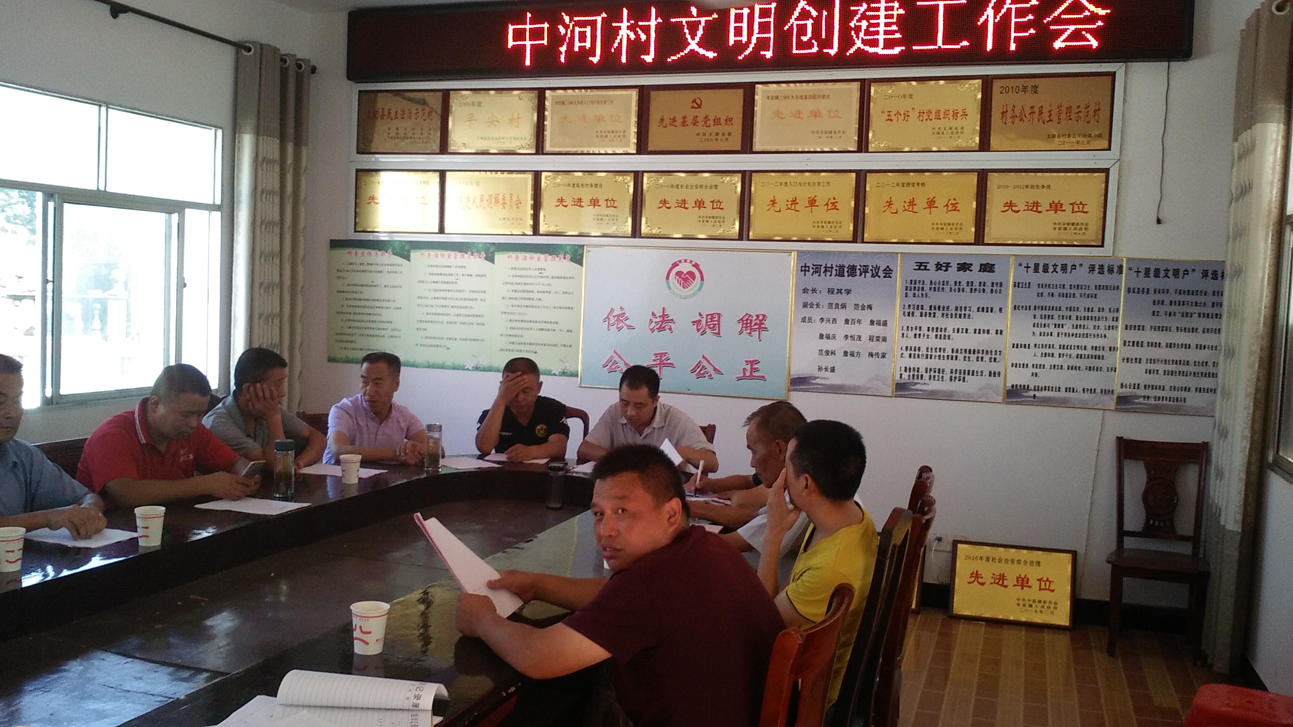 ����������������͸�����ĸ�