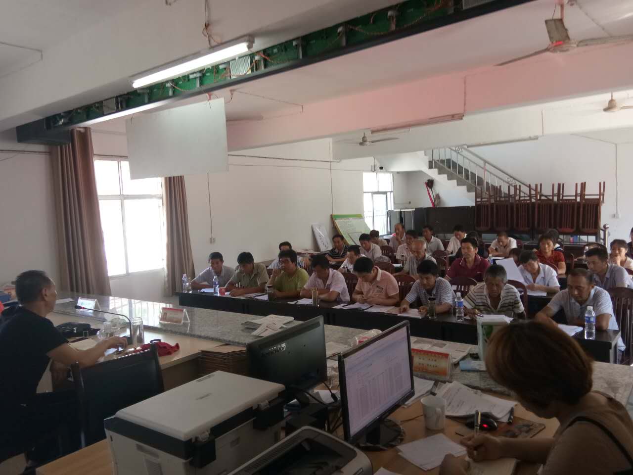 方兴村召开村民代表会议