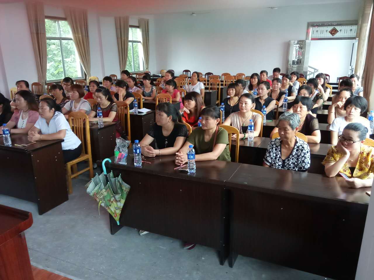 С�ش帾Ů�������