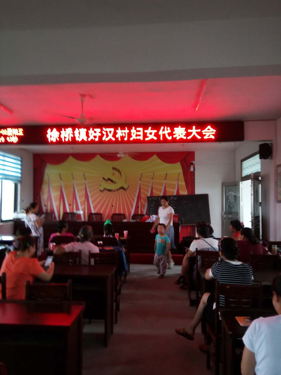 �ú����ٿ���Ů�������